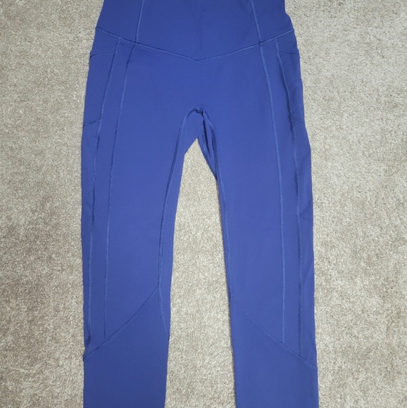 Lulu Lemon Cropped Legging - Picture 2 of 3